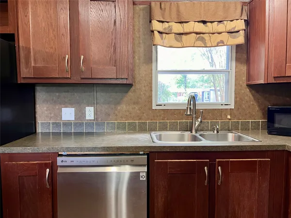 $350,000 | 28905 Richard Kaye Lane, Pinehurst, TX 77362