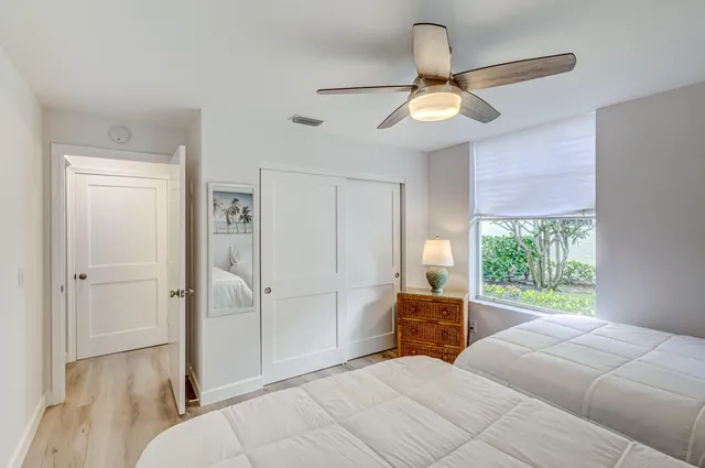 a en suite bathroom with a toilet sink and mirror
