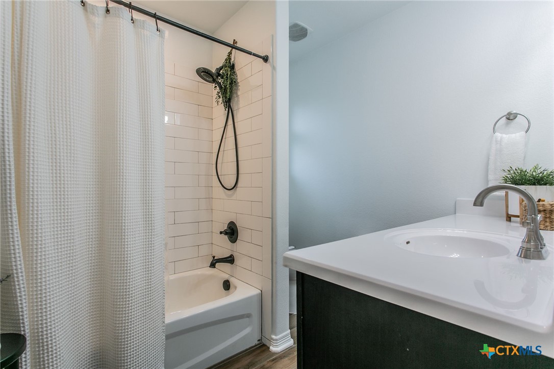 8304 Split Trl Cove Temple, TX 76502 - Photo 15 of 28 a bathroom with a sink and a bathtub