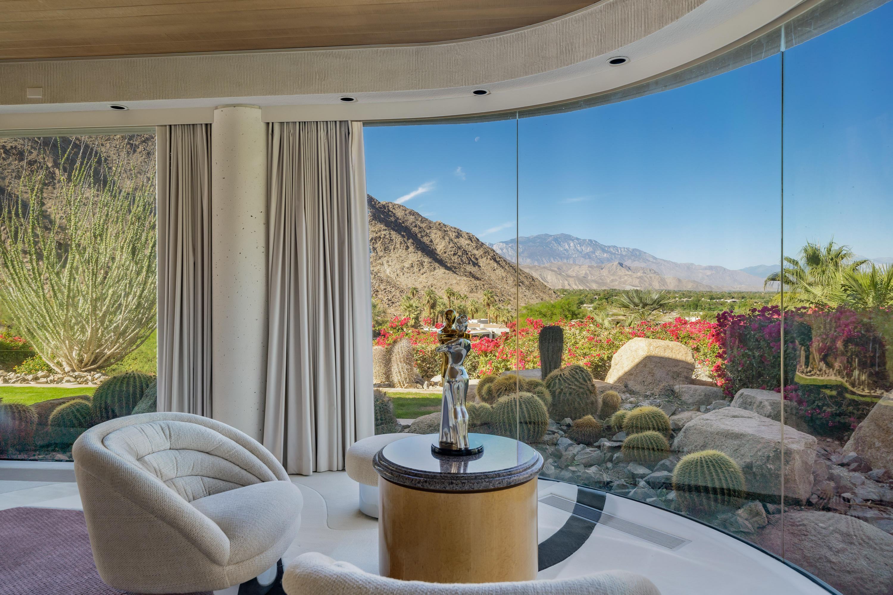75270 Hidden Cove Indian Wells, CA 92210 - Photo 21 of 73 a living room with furniture and a potted plant