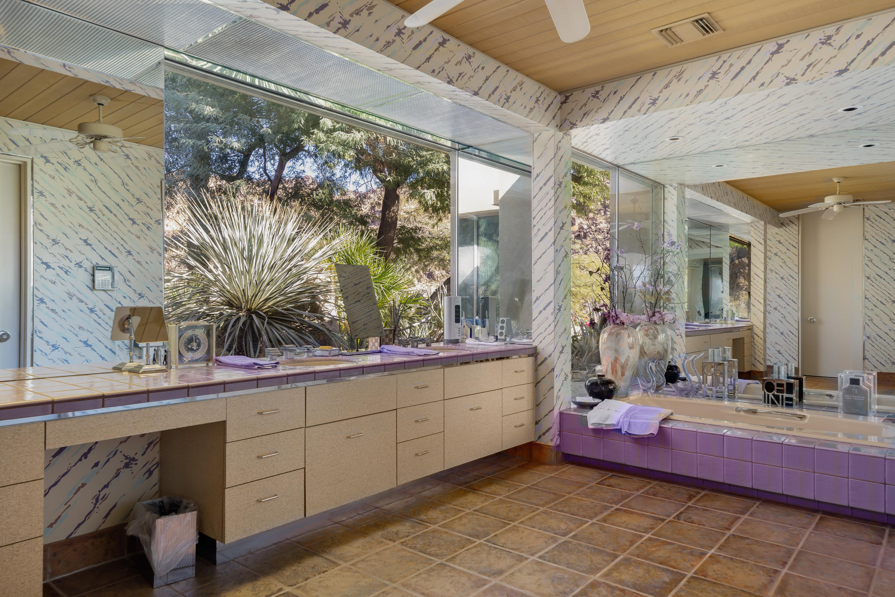 75270 Hidden Cove Indian Wells, CA 92210 - Photo 25 of 73 a bathroom with a sink a mirror and a bathtub
