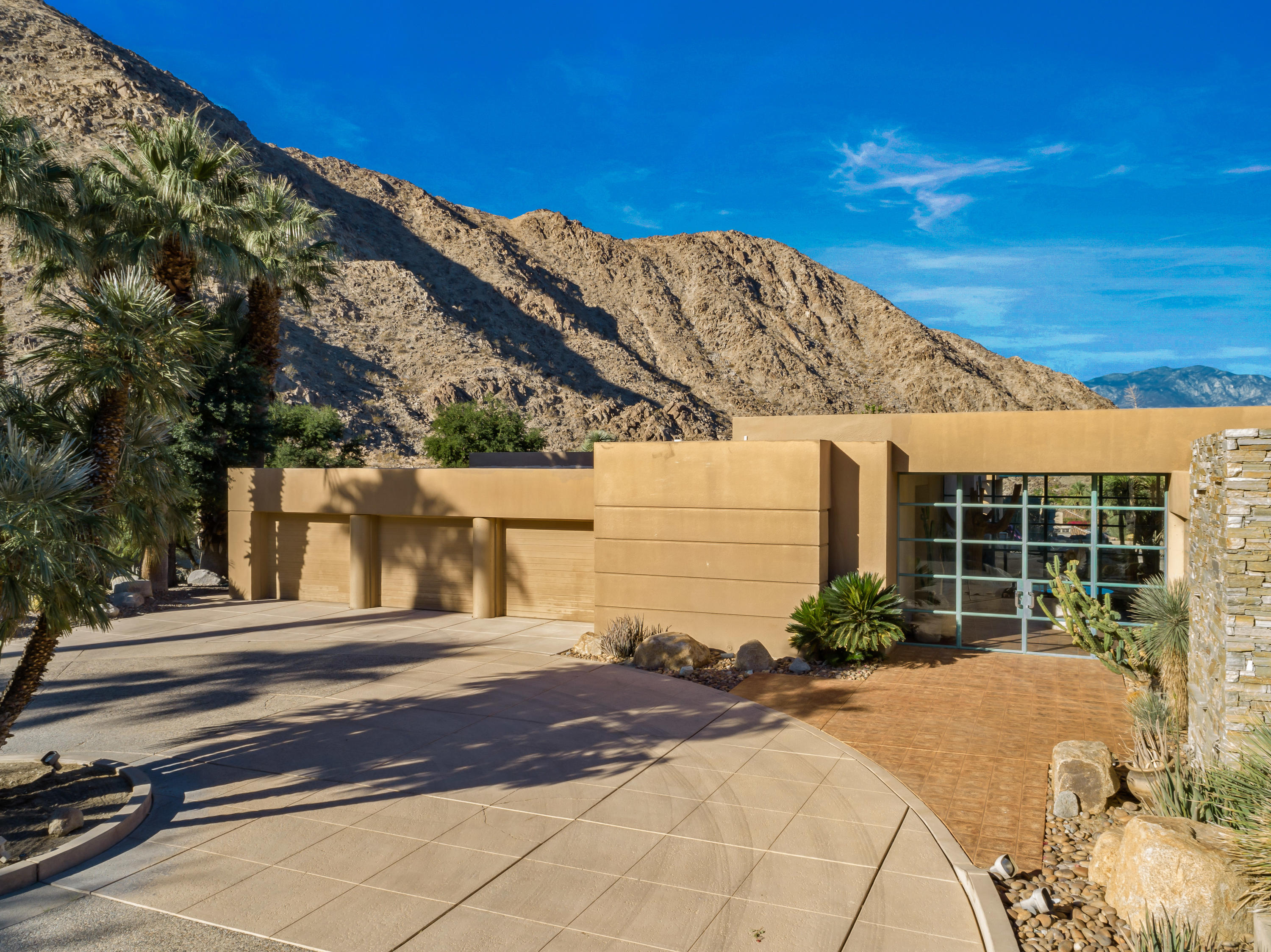75270 Hidden Cove Indian Wells, CA 92210 - Photo 45 of 73 a front view of a house with a yard