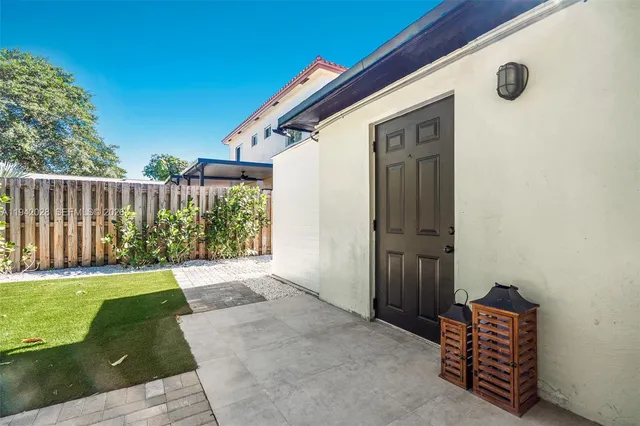 $629,900 | 5647 Lincoln Street, Unit 12, Hollywood, FL 33021