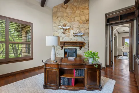 a view of entryway and hall