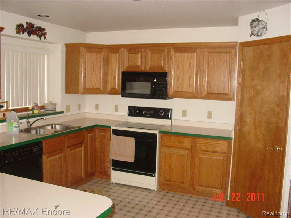 5517 Rendell Lane Clarkston, MI 48348 - Photo 6 of 6 kitchen 2