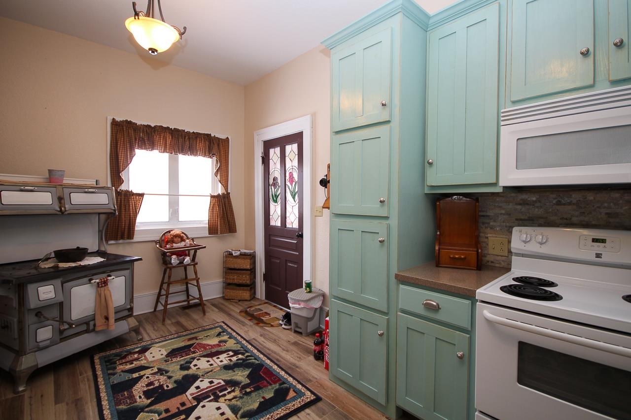 323 Main Street Blanchard, MI 49310 - Photo 6 of 55 1896876-5.JPG