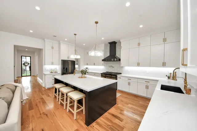 $1,580,000 | 1107 Grovewood Lane, Houston, TX 77008