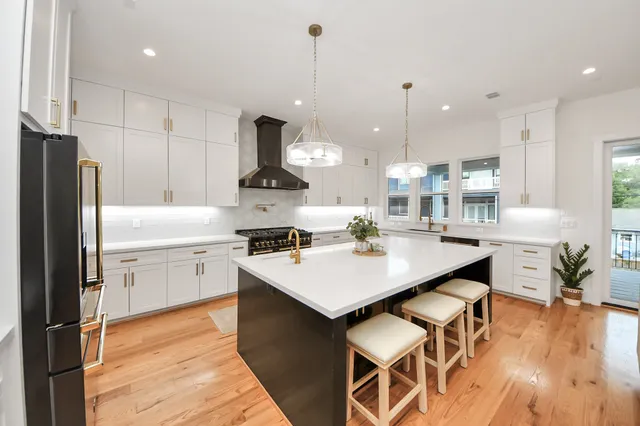 $1,580,000 | 1107 Grovewood Lane, Houston, TX 77008