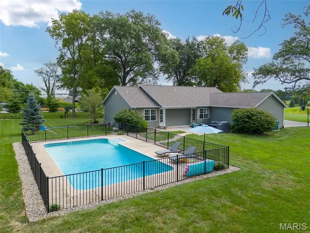 $475,000 | 7832 Zenk Road, Troy, IL 62294