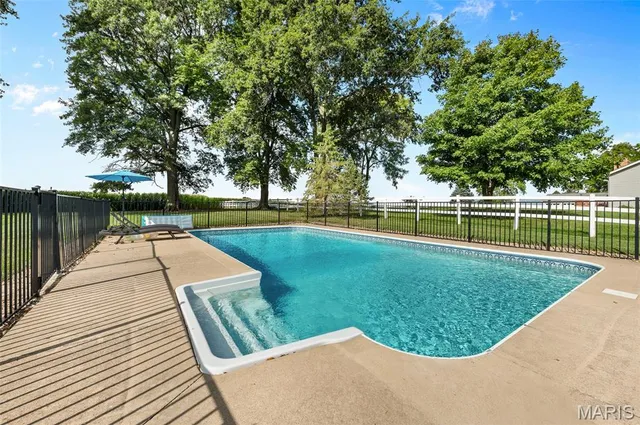 $475,000 | 7832 Zenk Road, Troy, IL 62294