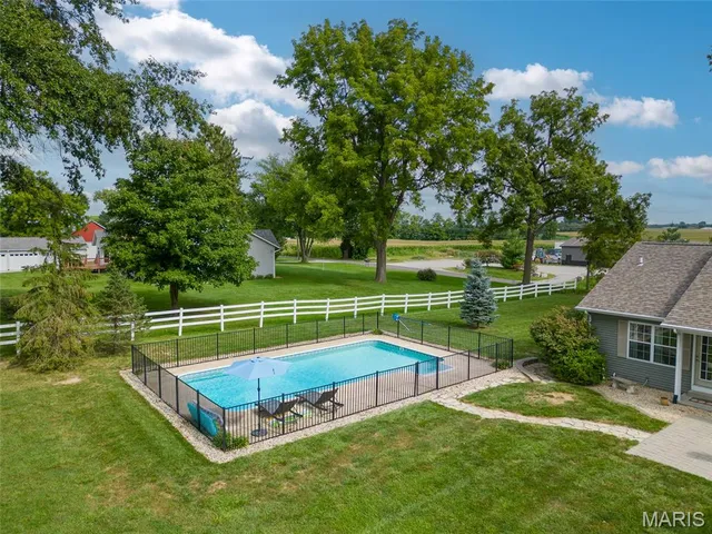 $475,000 | 7832 Zenk Road, Troy, IL 62294