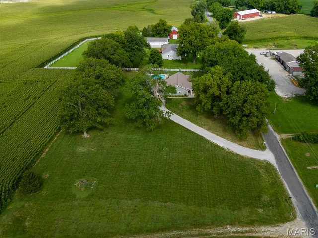 $475,000 | 7832 Zenk Road, Troy, IL 62294