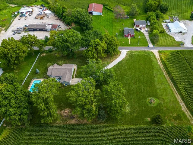 $475,000 | 7832 Zenk Road, Troy, IL 62294