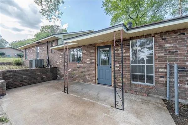 $251,900 | 8425 Fairway Drive, Pineville, LA 71360
