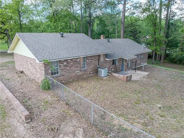 $251,900 | 8425 Fairway Drive, Pineville, LA 71360