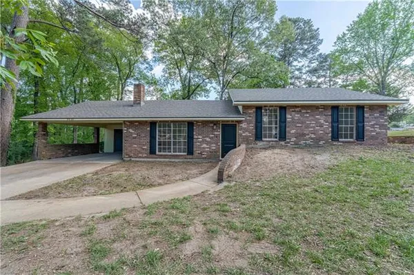 $251,900 | 8425 Fairway Drive, Pineville, LA 71360