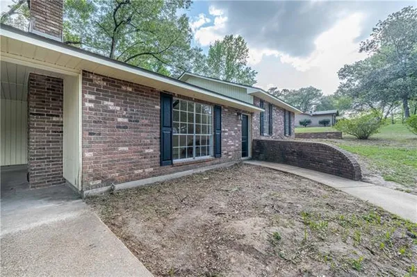 $251,900 | 8425 Fairway Drive, Pineville, LA 71360