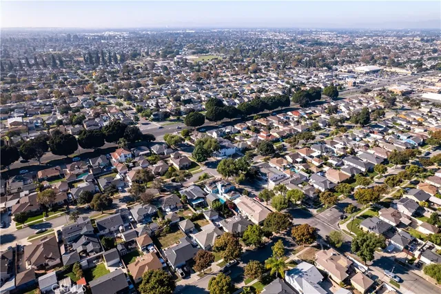 $2,000,000 | 5503 Adenmoor Avenue, Lakewood, CA 90713