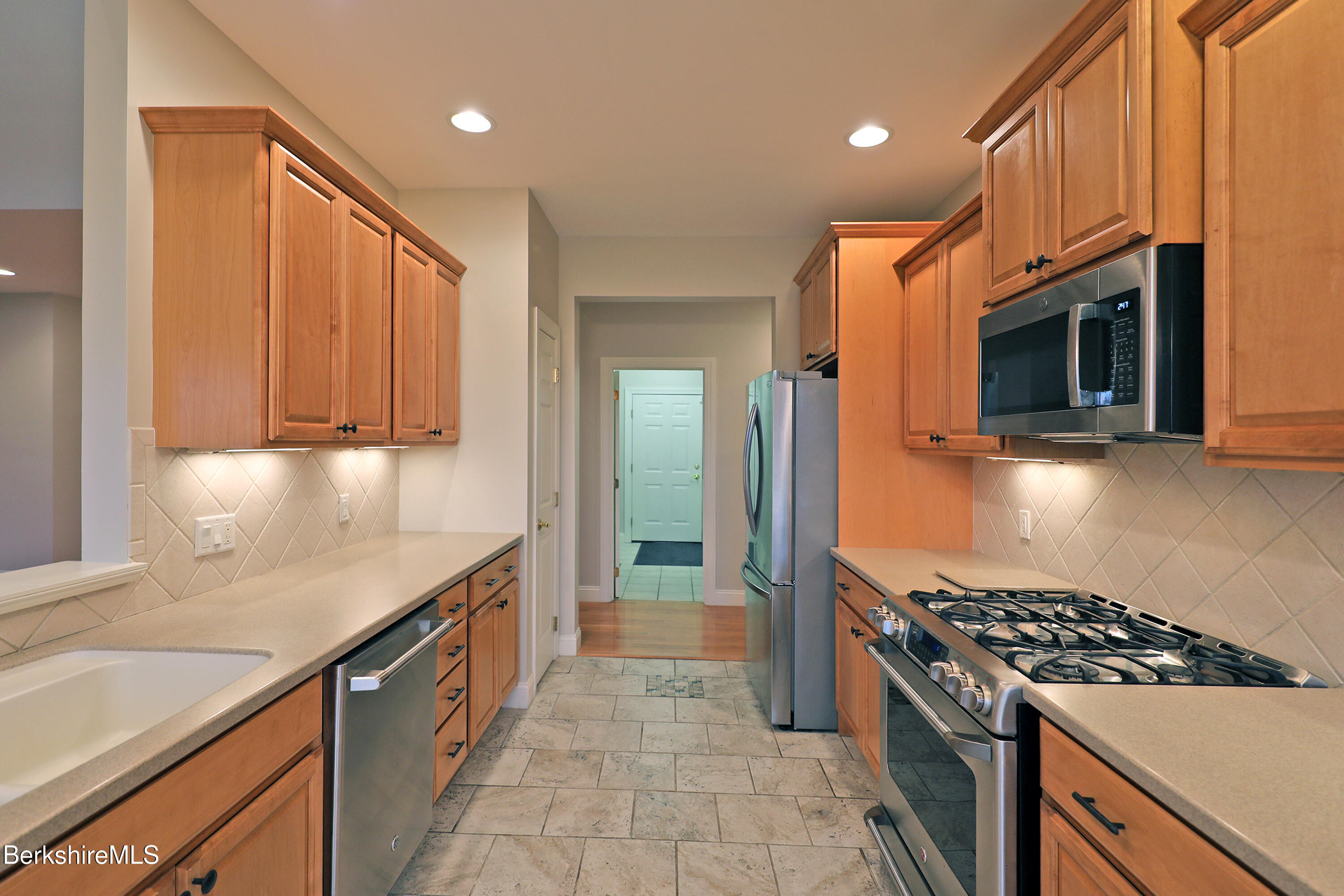 33 Alpine Trail Pittsfield, MA 01201 - Photo 14 of 69 Updated kitchen