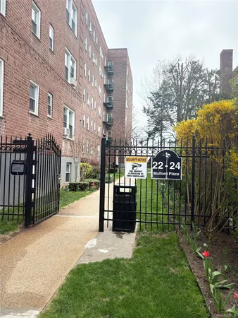 $319,000 | 22-24 Mulford Place, Unit 6A, Hempstead, NY 11550