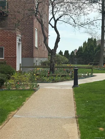 $319,000 | 22-24 Mulford Place, Unit 6A, Hempstead, NY 11550