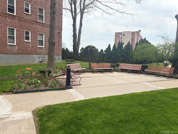 $319,000 | 22-24 Mulford Place, Unit 6A, Hempstead, NY 11550
