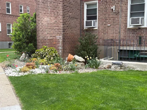 $319,000 | 22-24 Mulford Place, Unit 6A, Hempstead, NY 11550