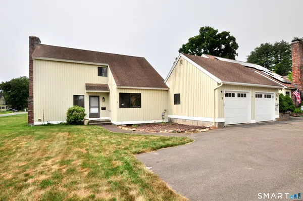 $299,900 | 1 Meadow Court, Unit 1, Simsbury, CT 06070
