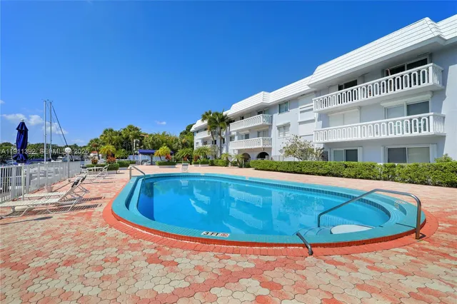 $3,100 | 100 Edgewater Drive, Unit 207, Coral Gables, FL 33133