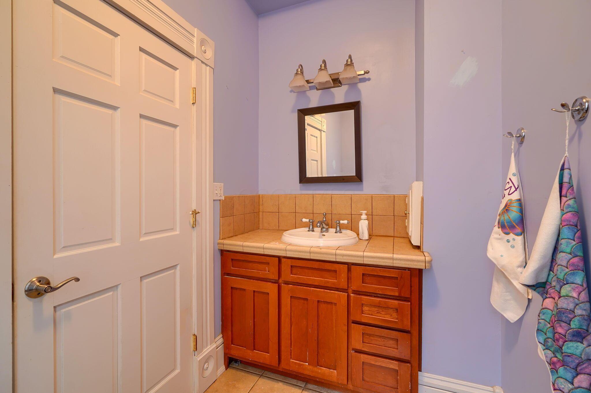 1019 South Limestone Street Springfield, OH 45506 - Photo 37 of 65 1st floor bathroom