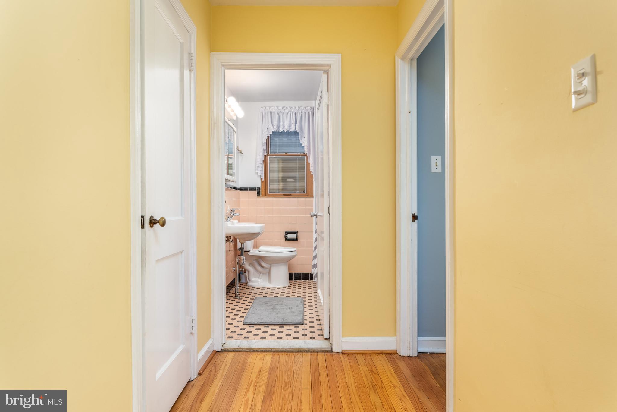 924 Springhaven Road Springfield, PA 19064 - Photo 15 of 26 Hallway.