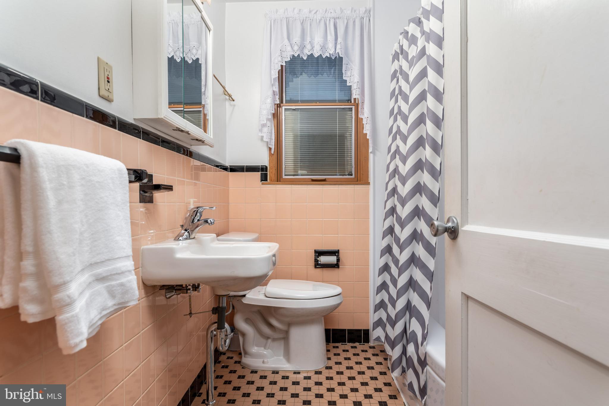 924 Springhaven Road Springfield, PA 19064 - Photo 16 of 26 Hall Bathroom.