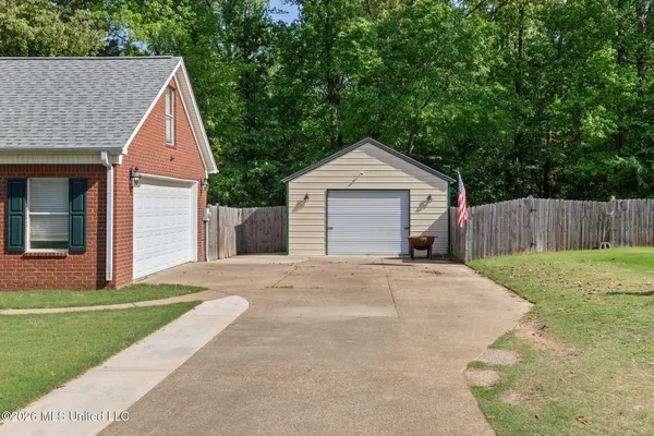 $445,000 | 3450 Woodland Trace North, Southaven, MS 38672