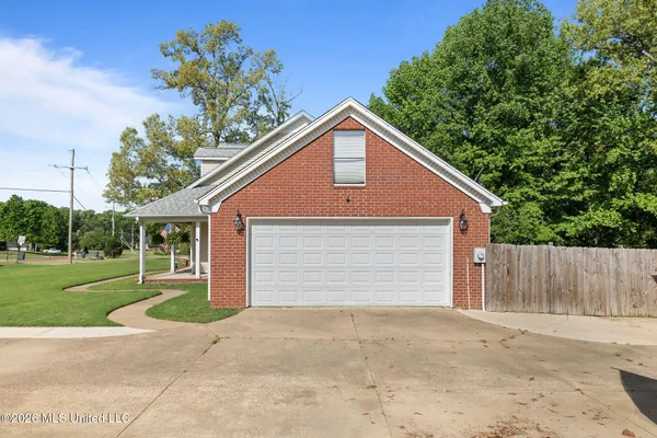 $445,000 | 3450 Woodland Trace North, Southaven, MS 38672