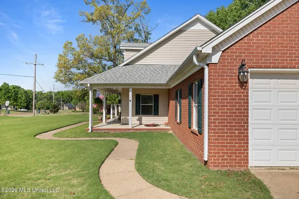 $445,000 | 3450 Woodland Trace North, Southaven, MS 38672