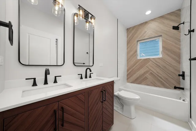 $739,900 | 2224 North Nordica Avenue, Chicago, IL 60707