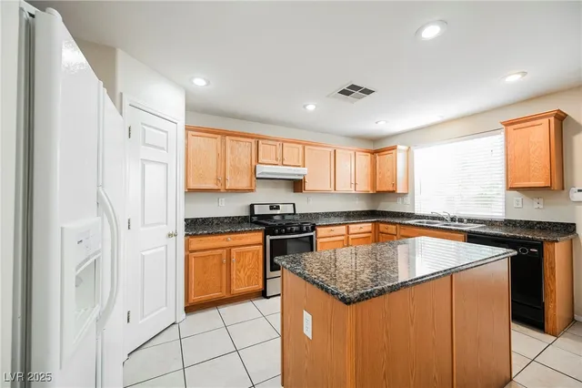 $2,440 | 4599 Deer Forest Avenue, Las Vegas, NV 89139