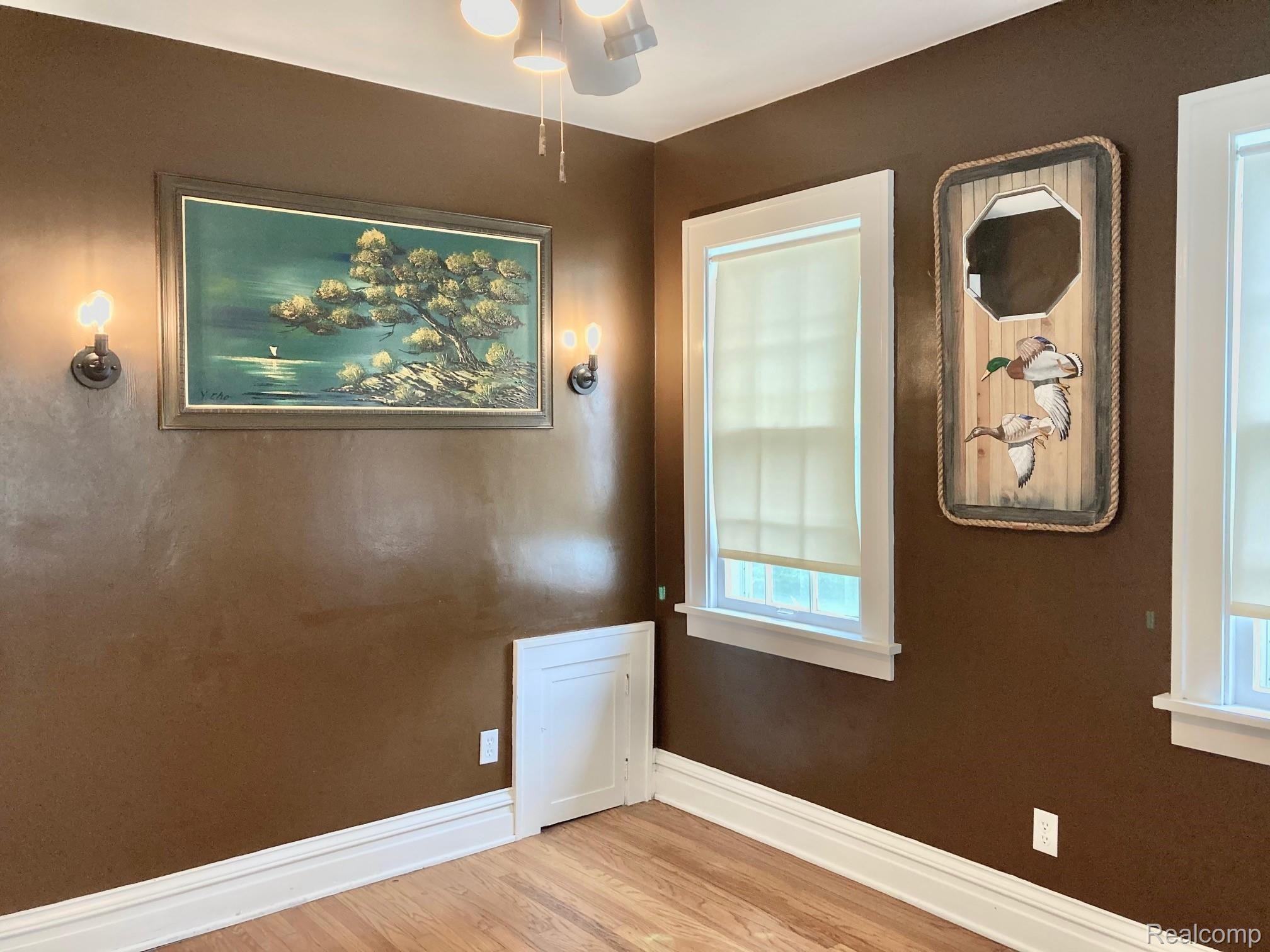4493 Lapeer Road Burton, MI 48509 - Photo 14 of 39 14.jpg