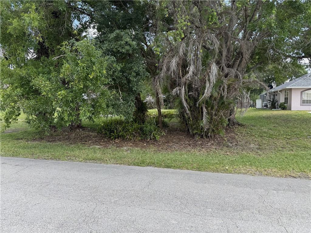 949 Riviera Avenue Sebastian, FL 32958 - Photo 5 of 7