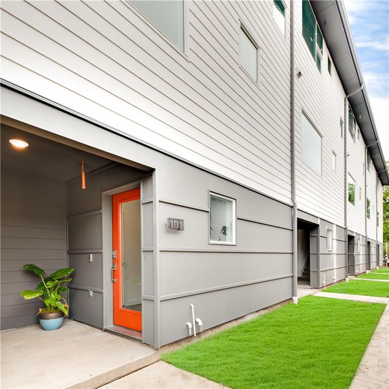 a front view of house with yard