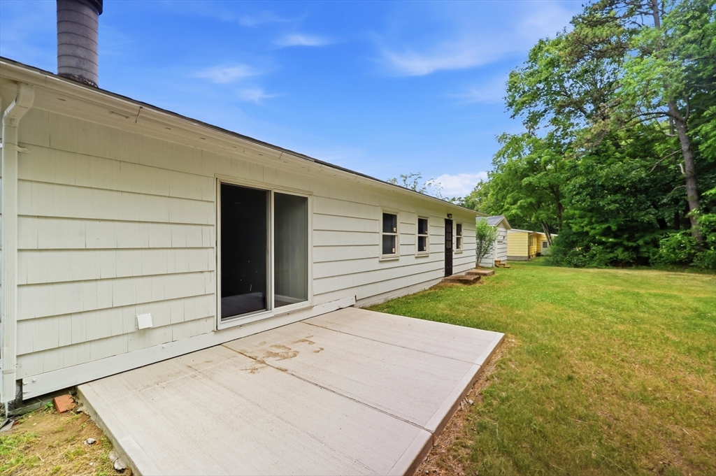 37 Sun Valley Road Holyoke, MA 01040 - Photo 25 of 28