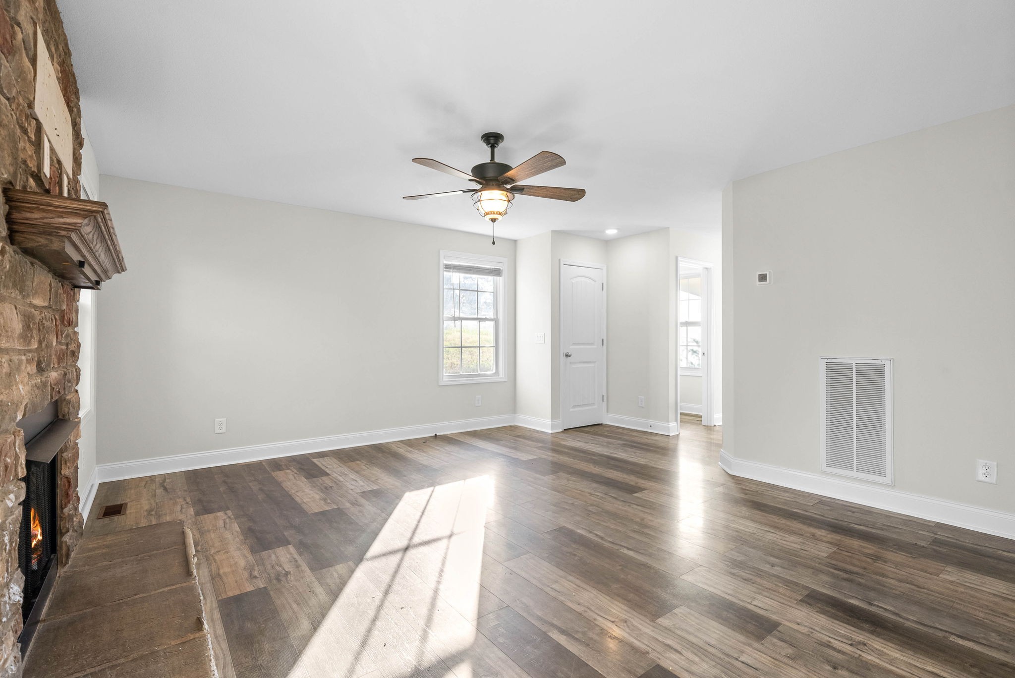 1497 Dewberry Road Clarksville, TN 37042 - Photo 4 of 27 Gallery Image 4