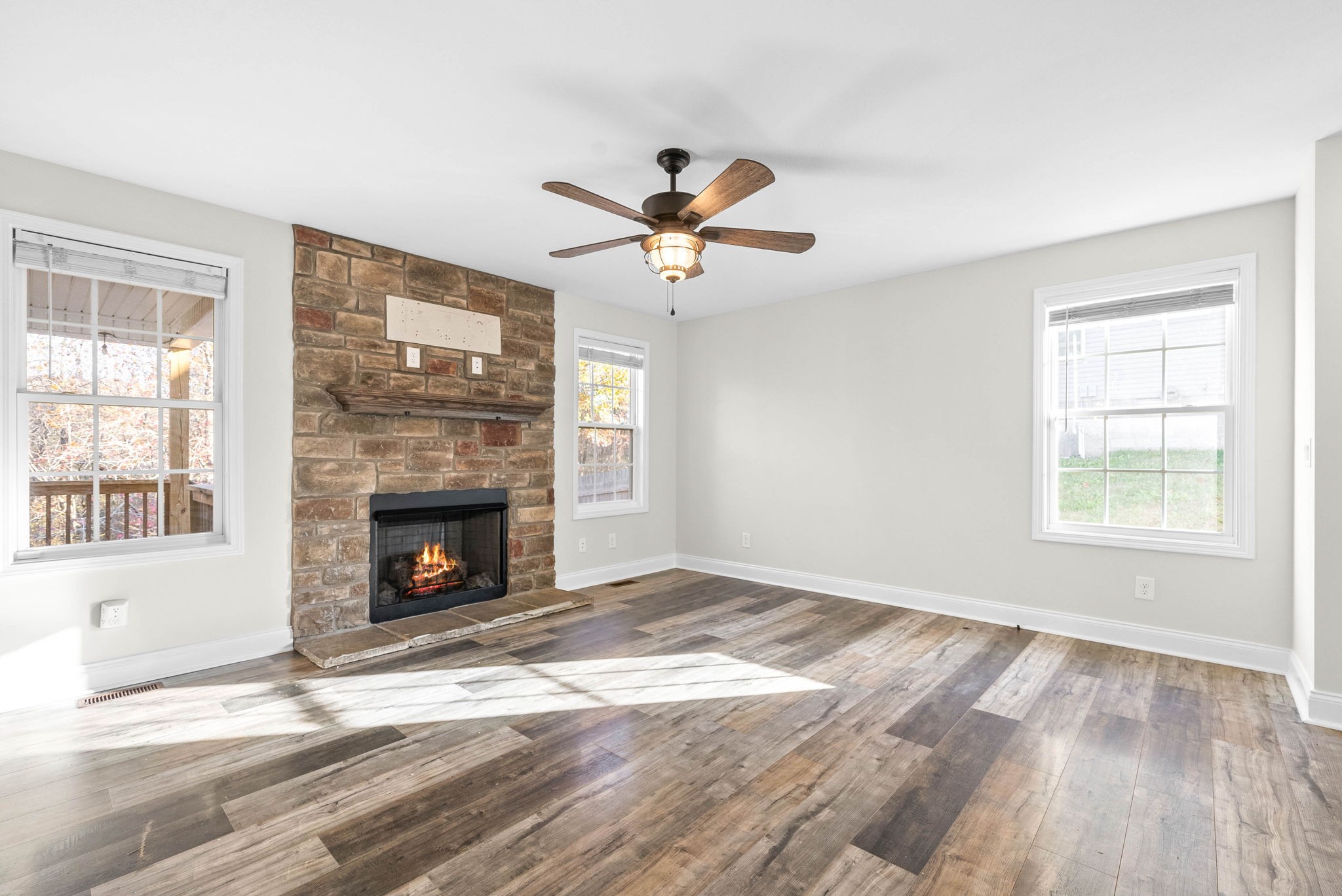 1497 Dewberry Road Clarksville, TN 37042 - Photo 5 of 27 Gallery Image 5