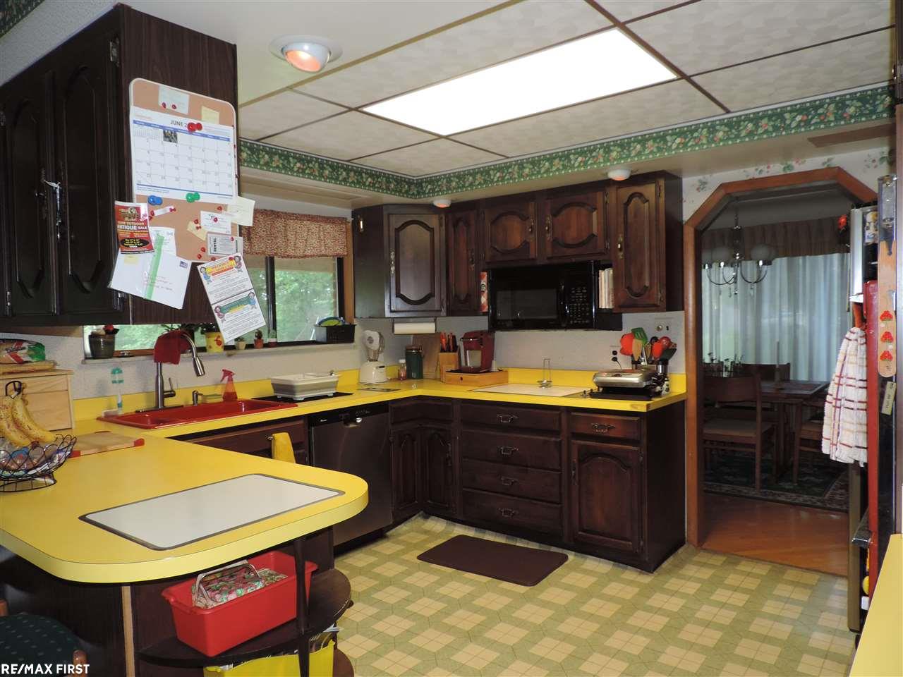16001 Millar Road Clinton Township, MI 48036 - Photo 9 of 21 31382683-8.JPG