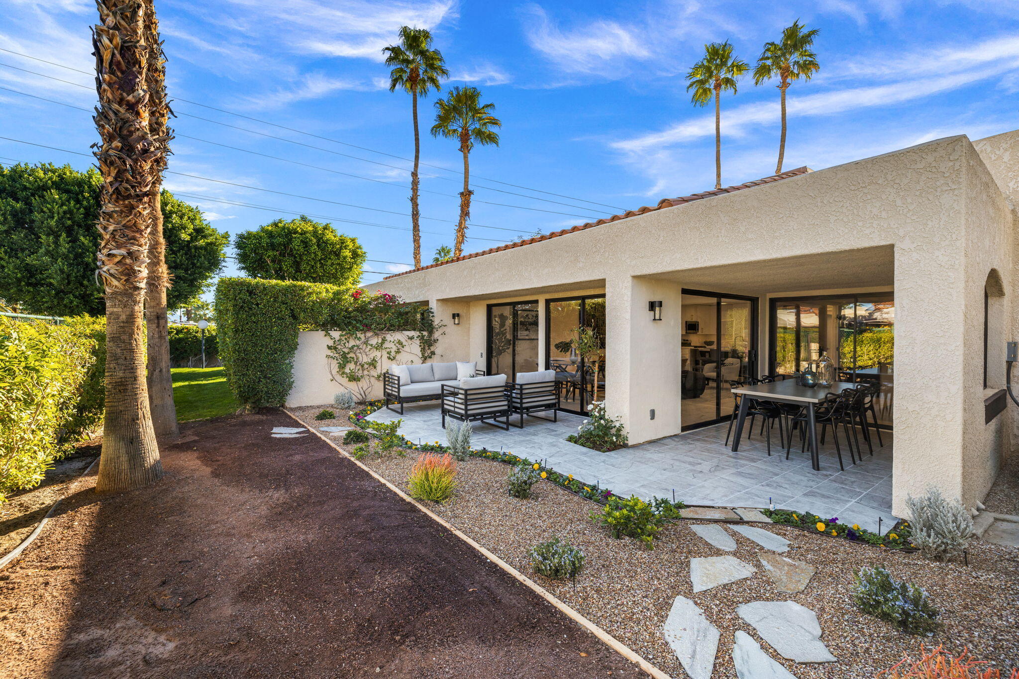 200 East Racquet Club Road, Unit 11 Palm Springs, CA 92262 - Photo 17 of 45 21-web-or-mls-2Z7A8272