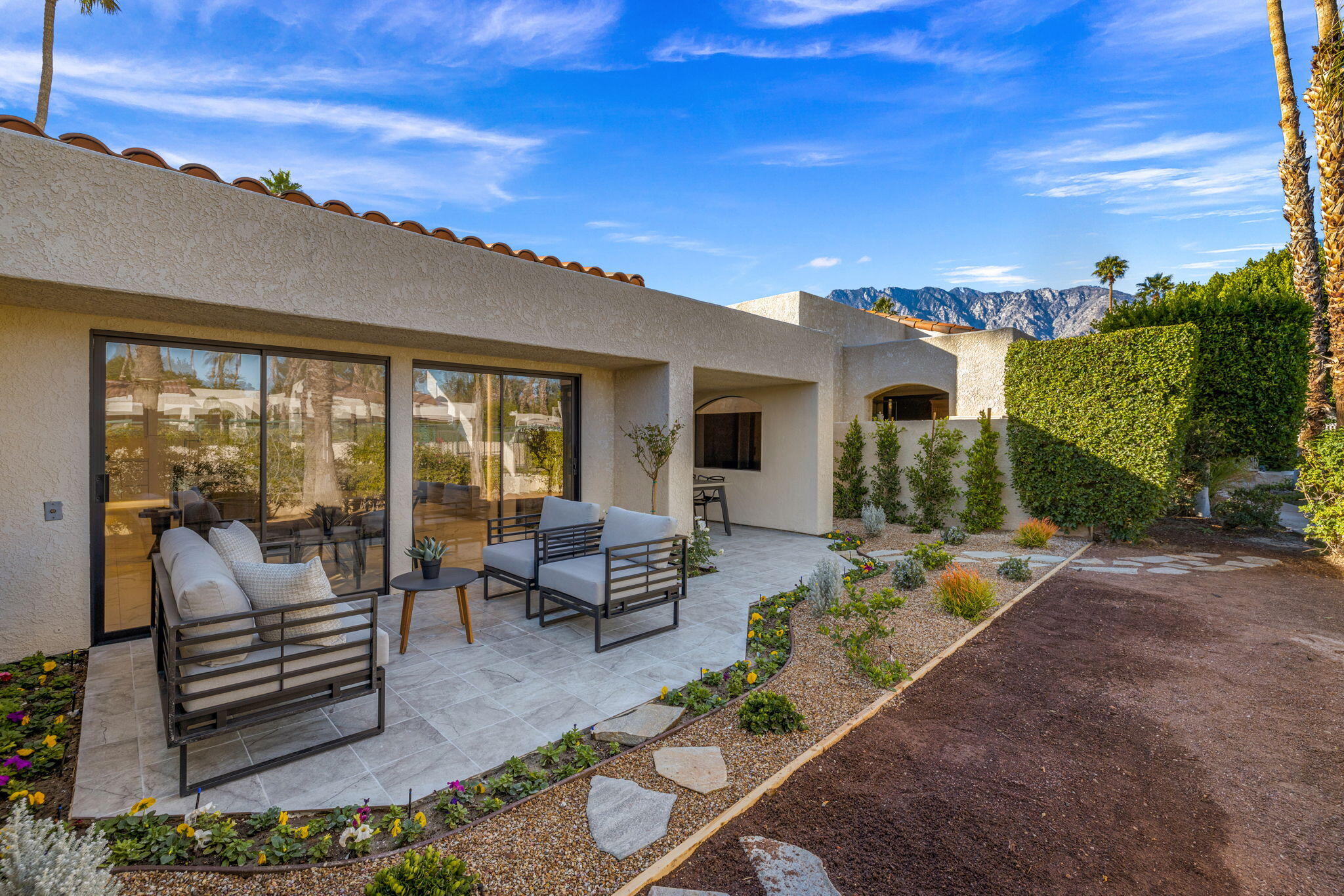 200 East Racquet Club Road, Unit 11 Palm Springs, CA 92262 - Photo 19 of 45 25-web-or-mls-2Z7A8292