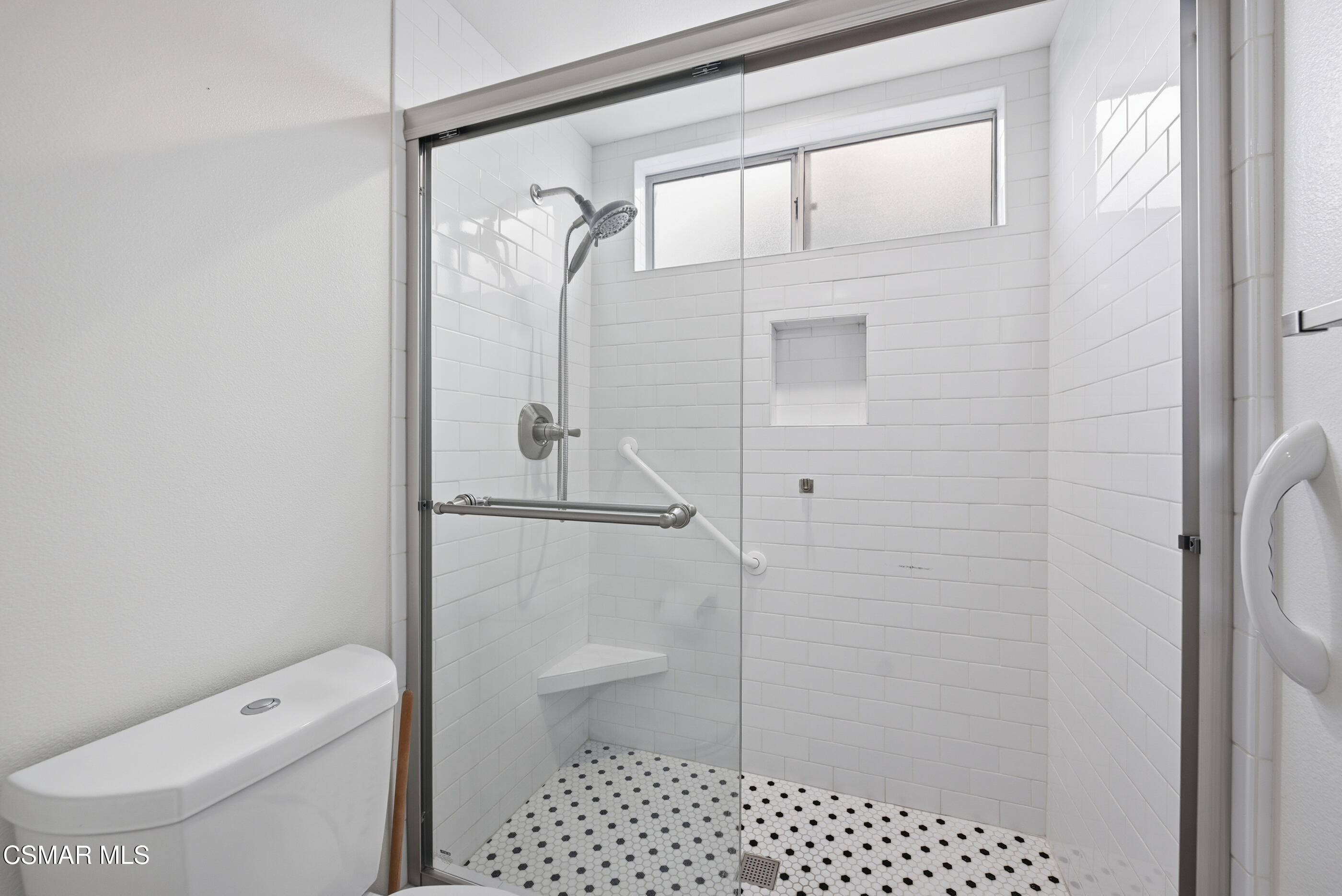 2565 Winthrop Court Simi Valley, CA 93065 - Photo 26 of 37 a bathroom with a toilet a sink and shower