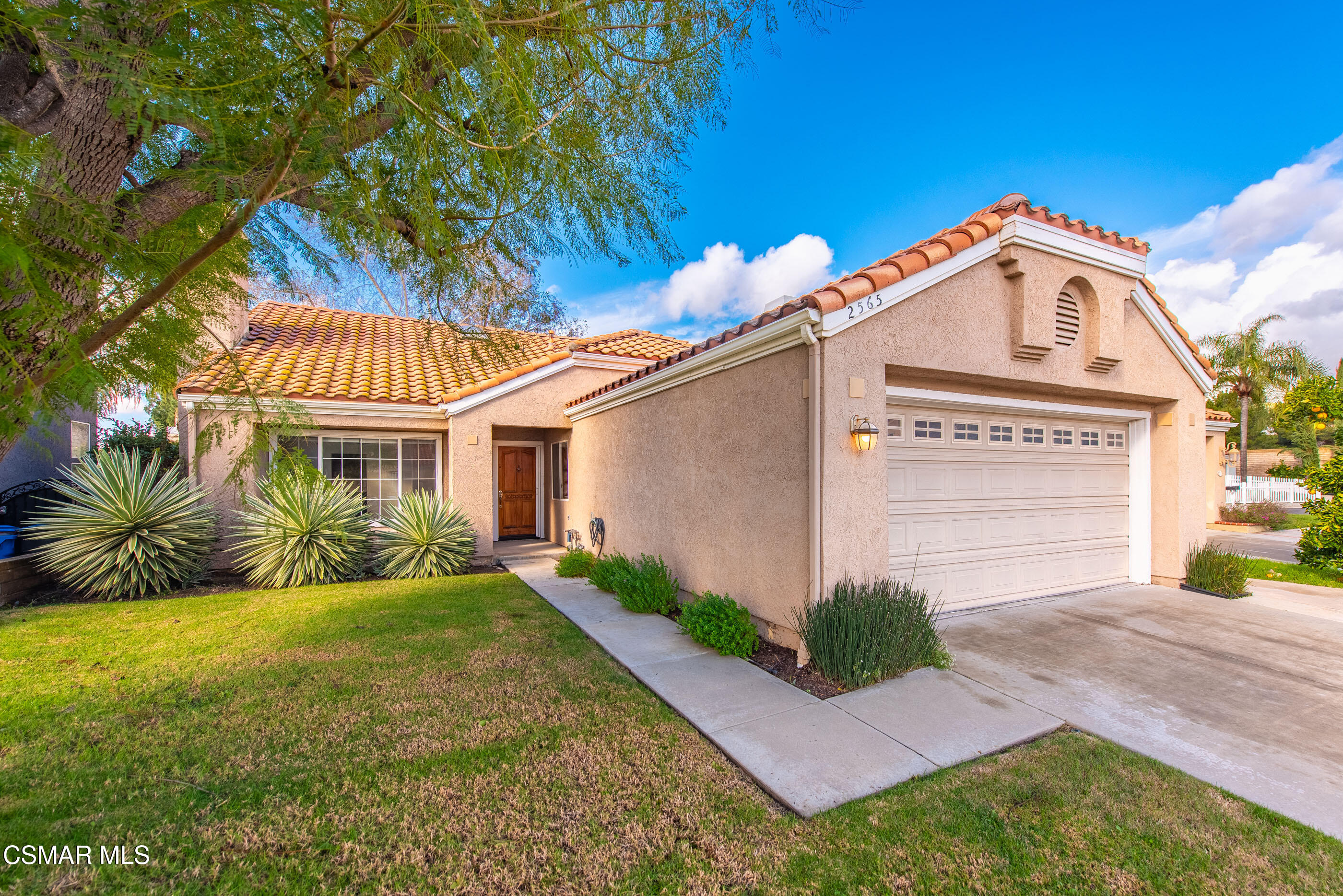 2565 Winthrop Court Simi Valley, CA 93065 - Photo 37 of 37 a front view of a house with a yard