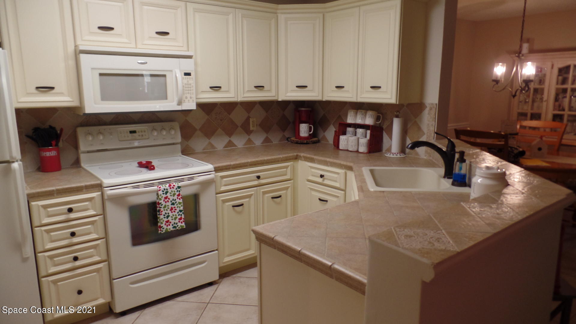 7667 North Wickham Road, Unit 1402 Melbourne, FL 32940 - Photo 2 of 22 Kitchen