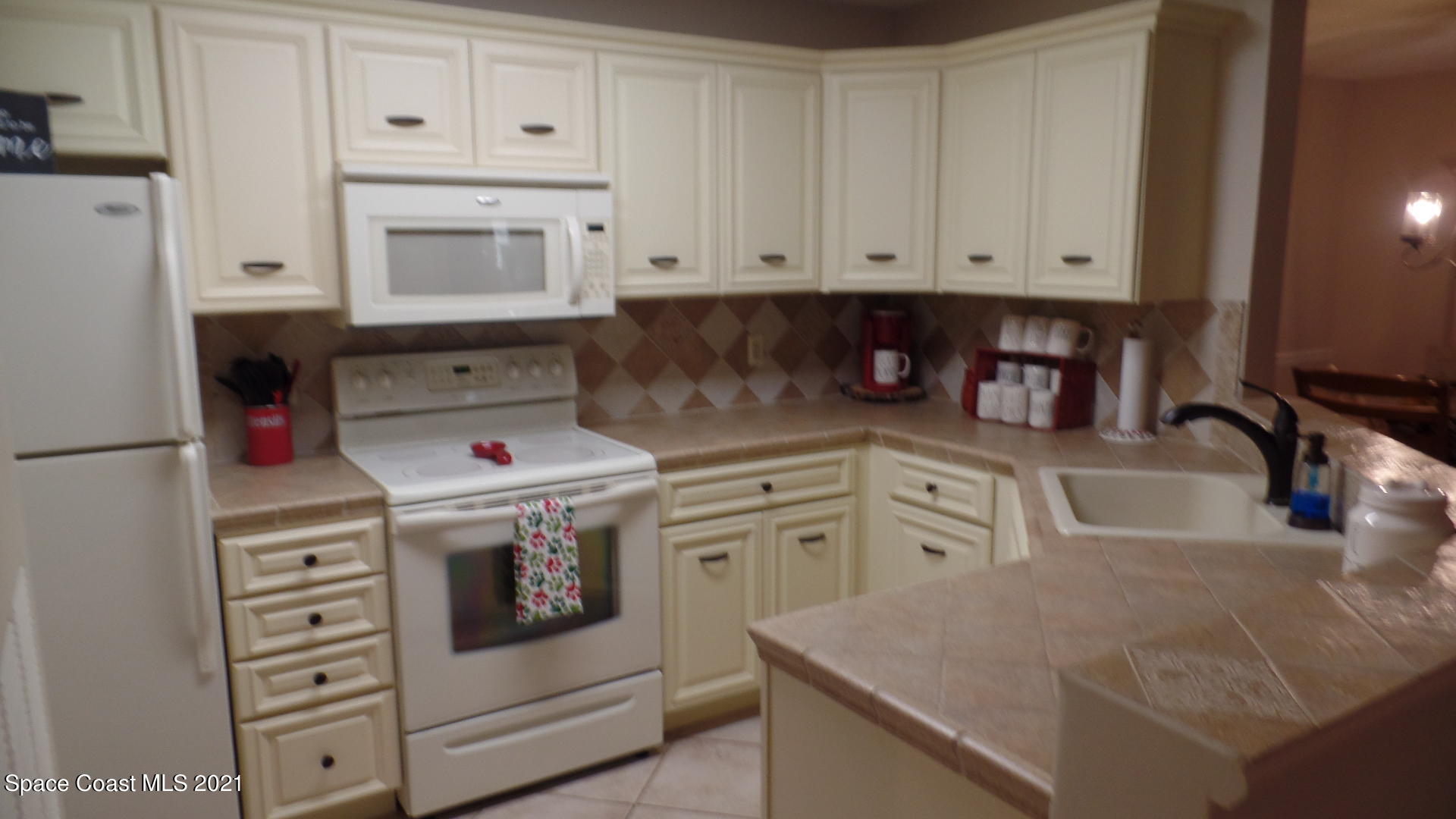 7667 North Wickham Road, Unit 1402 Melbourne, FL 32940 - Photo 3 of 22 Kitchen